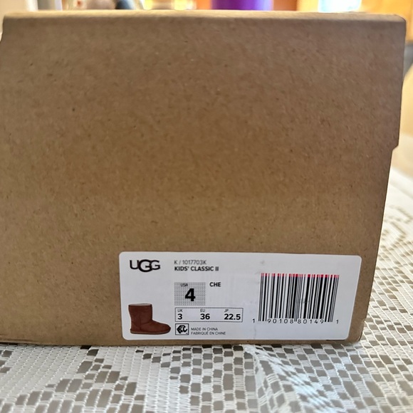 BNWT! ULTRA MINI UGG CLASSIC KIDS - Picture 5 of 6